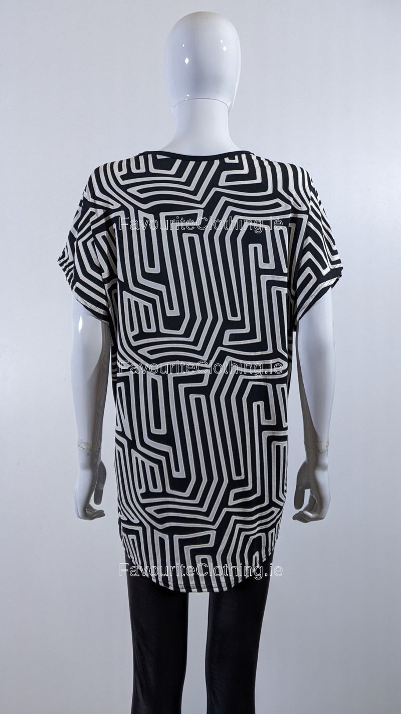 Black & White Abstract Print Loose Zip Top